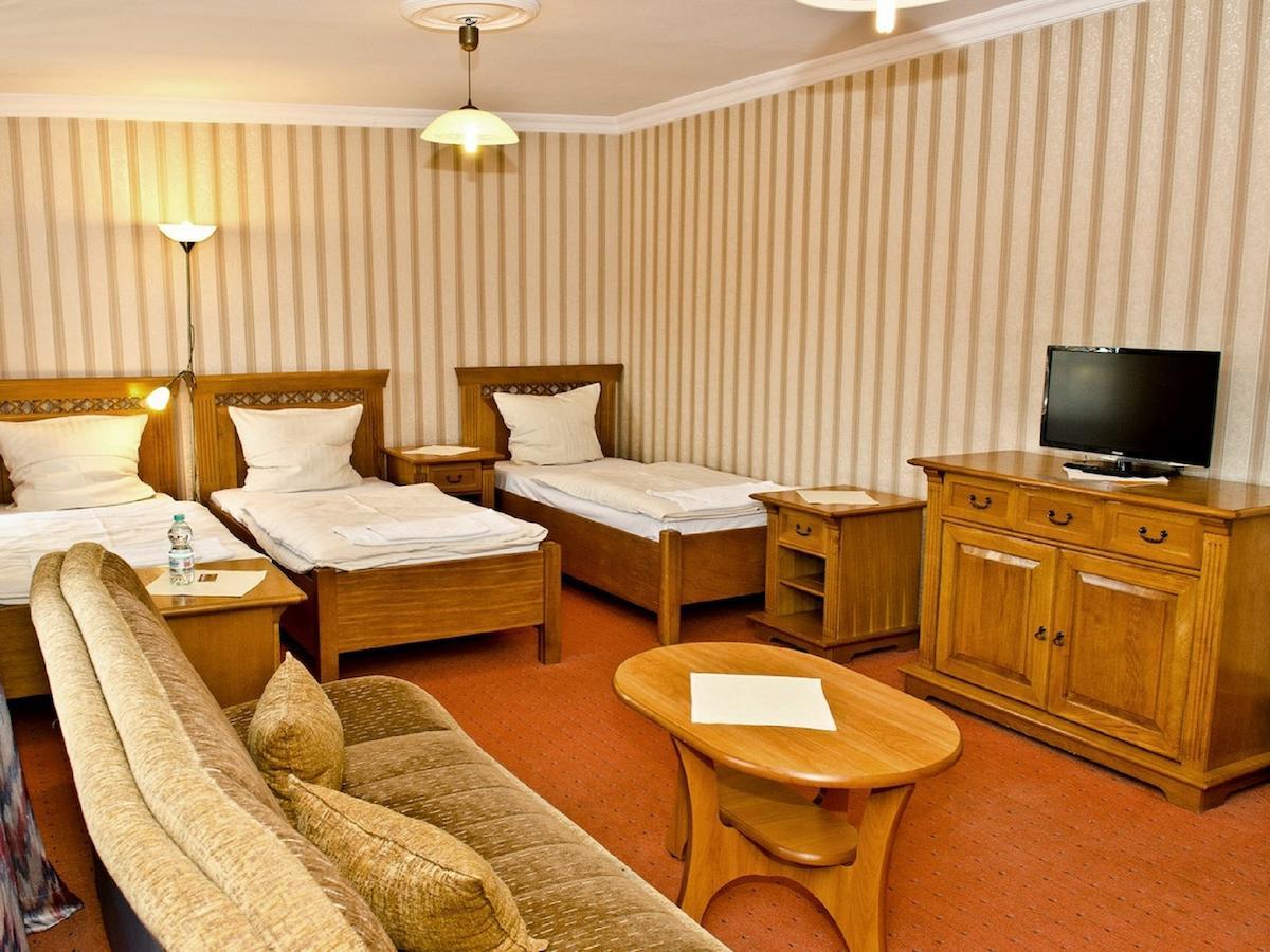 Hotel Jankow Żary Exteriör bild